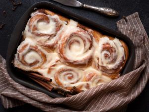 Рецепт сінабонів з корицею та кремом: покрокове приготування